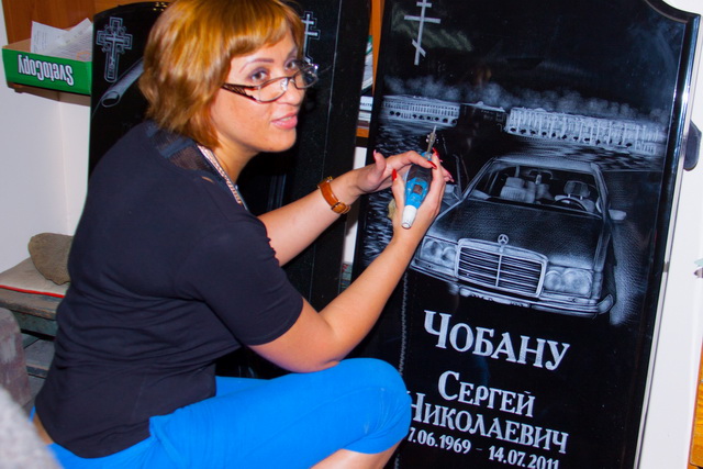 Виды гравировки на памятниках, их особенности
