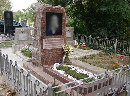 В форме скалы